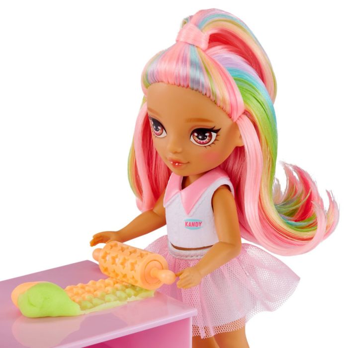 Ігровий набір із лялькою серії "Littles" Кондитерська Кенді Rainbow High 522058